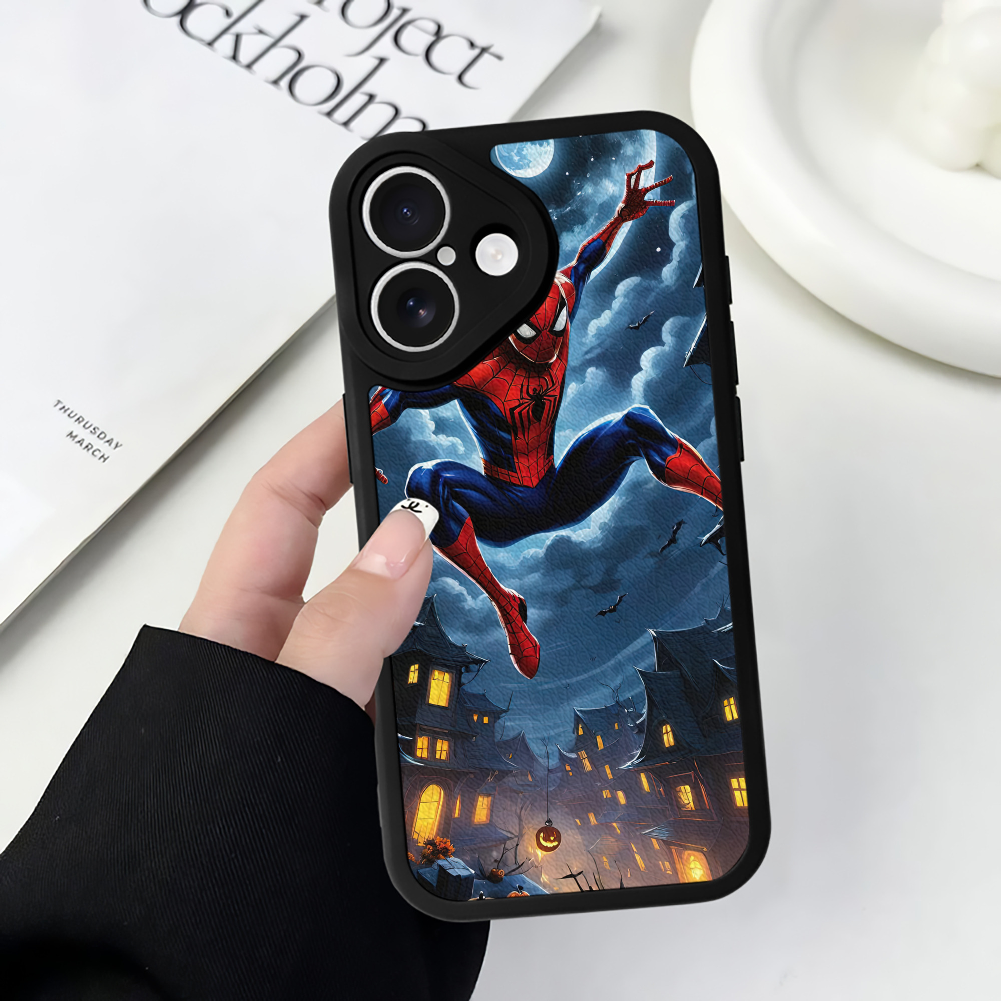 Spider Man スパイダーマン 【iPhone 16シリーズ対応】シリコンスマホケース（レザー調） 材質：シリコン